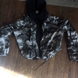 This is a wind breaker with zipper and snap buttons also has drawstrings